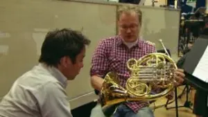 Een hoornist legt uit hoe de hoorn werkt