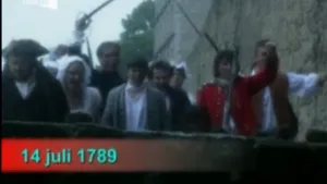 Een foto van een groep boze mensen. Sommige van hen hebben wapens. Onderin het beeld staat de datum veertien juli 1789.