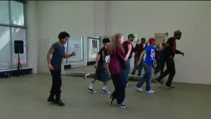 Naar achter glijden over de grond