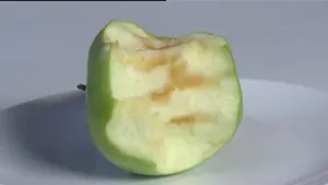 Een roestend stuk fruit
