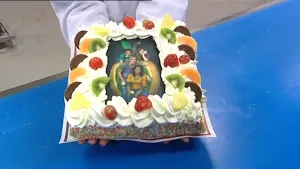 Een eetbare foto op een taart