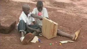 Knutselen met karton en flessendoppen