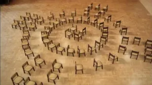 Stoelen dansen