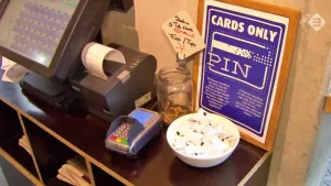 Liever de pinpas dan cash geld