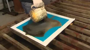 Een glasplaat met een laagje zilver