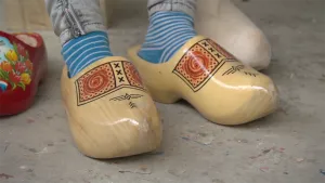 Van boomstam tot houten schoenen