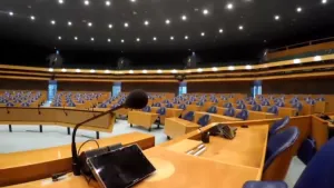 Een coalitie van partijen die samen niet de meerderheid hebben