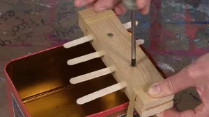 Hoe maak je een duimpiano?