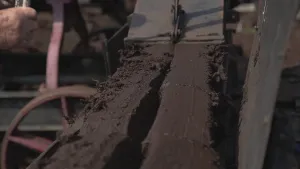 Brandstof gemaakt van gedroogd veen