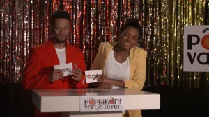 Foto van man en vrouw in de studio die staan bij een soort tafeltje met daarop de tekst "paprikadans van je leven".