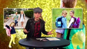 Foto van presentator in de studio aan tafel met foto's van kinderen achter haar.