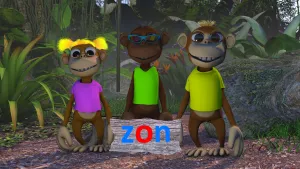 Foto van drie aapachtige figuren (poppen) die in het bos staan met voor hen houten bordje met blauwe letter Z, rode letter O, blauwe letter N.