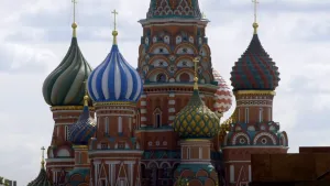 Foto van het Kremlin, groot kerkachtig gebouw, te Moskou.