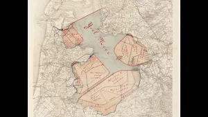 Foto van oude kaart van deel van Nederland, het IJsselmeer, waarop ingetekend de polders zoals die later werden.