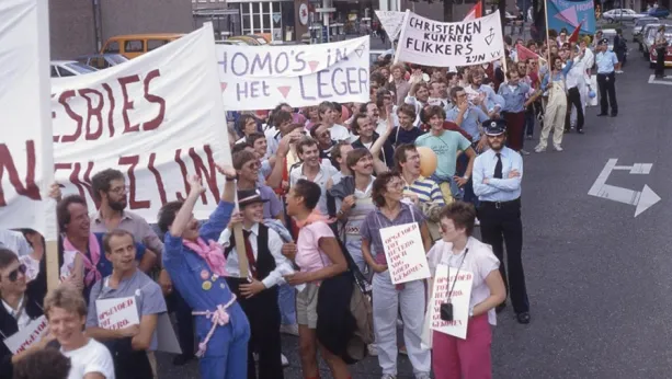 Foto van een Homo-emancipatie betoging, demonstratie, in de jaren '80.