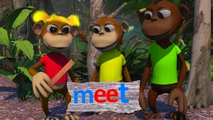 Foto van drie aapachtige figuurtjes (poppen) die staan in de jungle, voor zich bord met blauwe letter m, twee rode letters e, blauwe letter t.