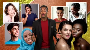 Foto van presentator met rondom hem foto's/portretten van personen met verschillende huidskleuren.