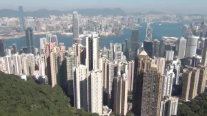 Foto van een stad met veel hoge gebouwen/wolkenkrabbers van bovenaf gezien.