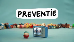 Foto van klein poppetje, mannetje, en een kleine namaaktelevisie op tafel met erboven de tekst "preventie".