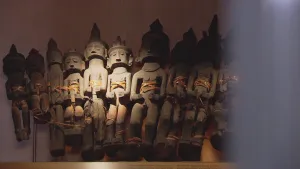 Foto van aantal beeldjes op een rij.