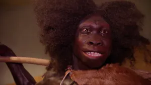 Foto, portret, van een zwarte vrouw verkleed als van heel lang geleden.