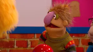 Foto van scène uit de Boterhamshow met Hans Worst aan de desk en je ziet nog deel van Opperdepop.