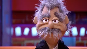 Foto van scène uit de Boterhamshow met portret (pop) van Kees Kniesoor in de studio.