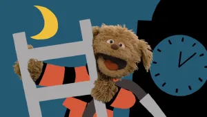 Foto van een scène uit Sesamstraat met Tommie met een getekende ladder in zijn handen, verder een getekende maan aan de hemel.