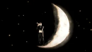 Een foto van een zwarte lucht met sterren als lichtgevende puntjes erin In het midden staat een lichtgevende, halve maan. Op de kromme, halve punt linksonder van de maan staat een man in een zwart pak. De man speelt op een blaasintstrument, een trompet.