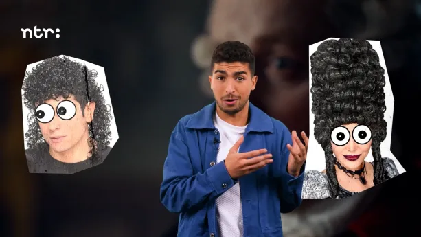 Een foto van Nizar die tussen twee foto's staat: links een man en rechts een vrouw met getekende, ronde ogen voor hun echte ogen. De man draagt een pruik met zwart, krullend haar. De vrouw draagt een hele hoge, ronde pruik met zwart, krullend haar.