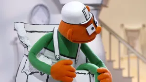 Een foto van een oranje pop die in een gebroken pot zit in het museum van gewone dingen.