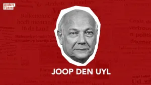 Een foto van de vroegere minister-president Joop den Uyl, geplakt op een rode achtergrond. Onder zijn hoofd staat de tekst "Joop den Uyl".