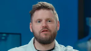 Een foto van hersenwetenschapper Job van den Hurk van dichtbij. Het is een man met een baard. Hij kijkt ongeveer in de richting van de camera en is aan het praten. 