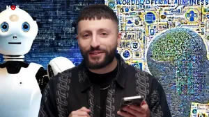 Een foto van presentator Dev die een mobiele telefoon in zijn hand heeft. Links op de achtergrond is een foto van een witte robot met blauwe ogen te zien en daarnaast de vorm van een menselijk hoofd met oplichtende puntjes van heldere kleuren erin. 