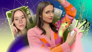 Een animatie van een vrouw die deodorant onder haar oksel spuit. Naast haar zie je een foto van het gezicht van een jonge vrouw. Op de achtergrond zie je getekende lijnen en de foto van een plant.