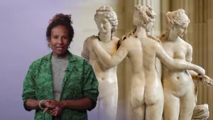 Een foto van een presentator naast een foto van een wit beeld van drie naakte vrouwen uit de Griekse mythologie. Het zijn De Drie Gratiën: Aglaia, de godin van de schoonheid en glans, Euphrosyne de godin van de vreugde en Thalia de godin van geluk. 