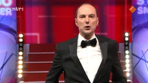 Foto van de presentator van Studio Snugger in de studio.