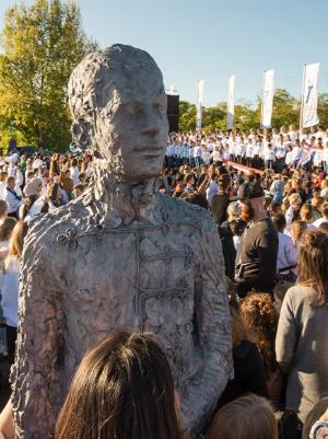 Beeld Maduro bij kinderherdenking