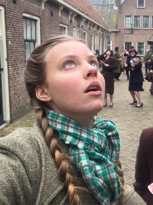 Twee meisjes kijken geschokt