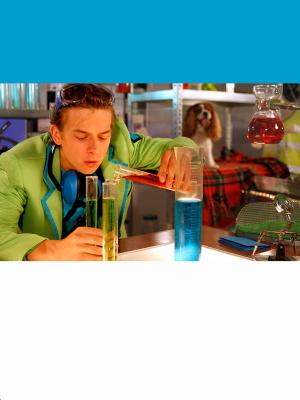 Presentator met flesjes