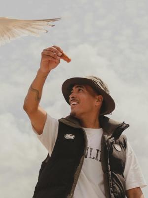 Gabs Wildebras voert meeuw