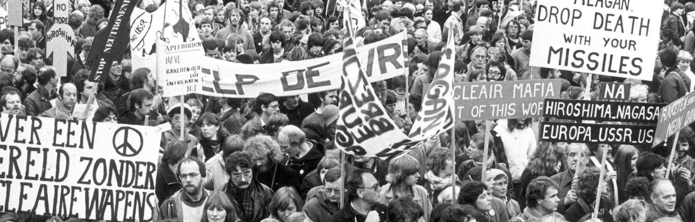 Protest in Amsterdam tegen kernwapens
