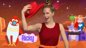 Een foto van presentator Roos die met haar hand een cowboyhoed vasthoudt met een politie ster erop. Op de achtergrond is er een planeet landschap te zien met links een raket met een gezicht. Rechts zijn er verschillende figuren waaronder een DJ draak.