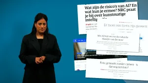 Een foto van een presentator met rechts ernaast vijf koppen van artikelen die gaan over AI (artificial intelligence). De tekst van de koppen is negatief over het gebruik van AI.