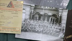 Een foto van een groep landwachters en daarnaast een lidmaatschapskaart van de NSB.