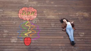 Tekening van hersenen en gekleurde lijnen en Serah ligt ernaast op de grond.