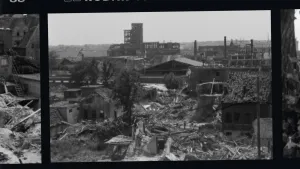 Zwartwitfoto van verwoesting van Venlo tijdens de Tweede Wereldoorlog.
