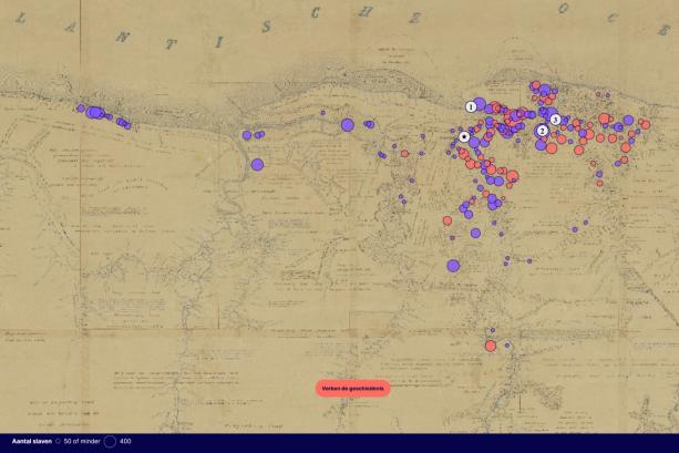Een illustratie van een oude kaart van Suriname met stippen op de plekken van plantages, hoe groter de stip, hoe meer tot slaaf gemaakten daar vrij zijn gemaakt.