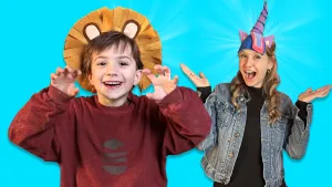 Foto van presentatrice Rosalie en kind met zelfgeknutselde dierenhaarbanden met leeuw en eenhoorn.