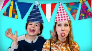 Foto van presentatrice Rosalie met kind en zelfgeknutselde verjaardagsslinger.